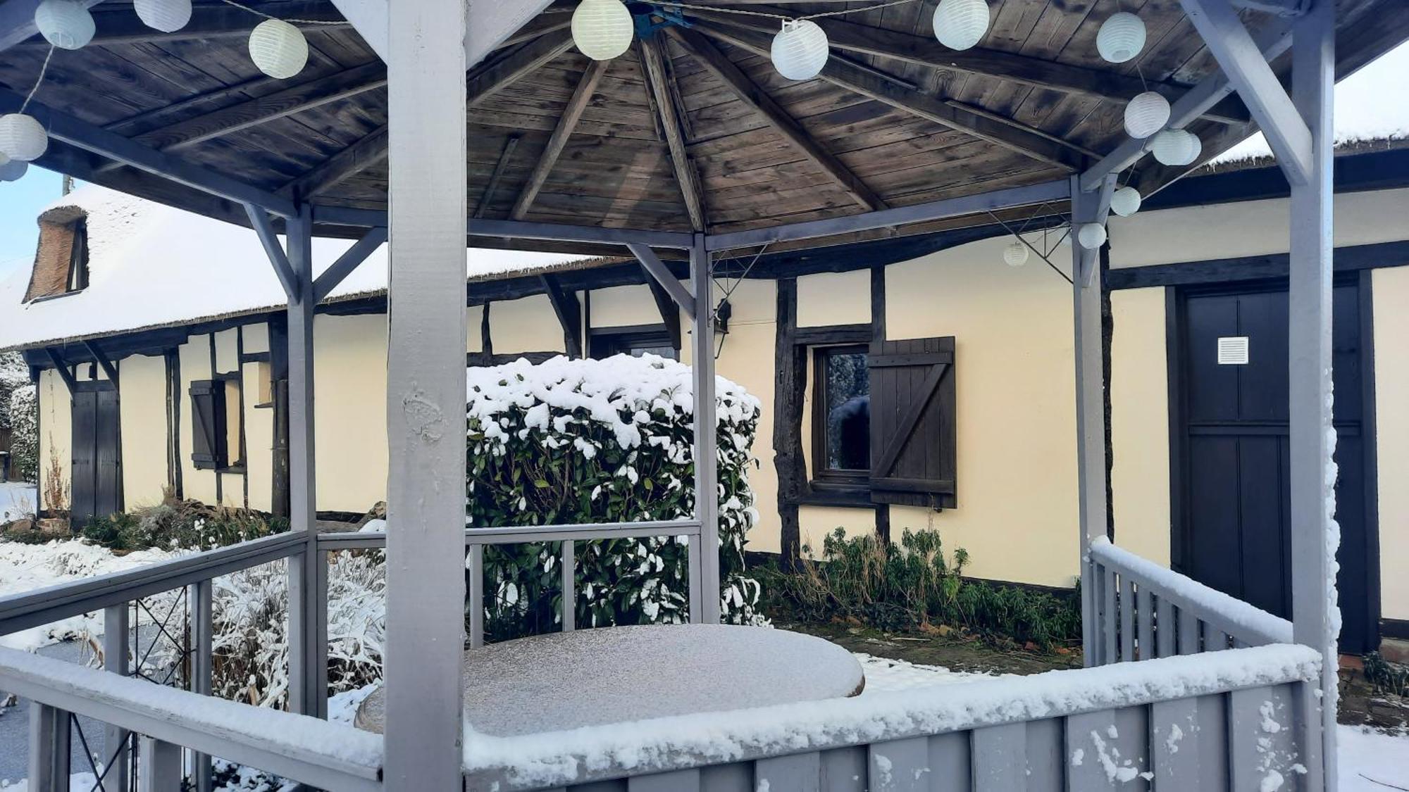 Villa Les 2 Chaumieres Avec Piscine Epinay Exterior foto